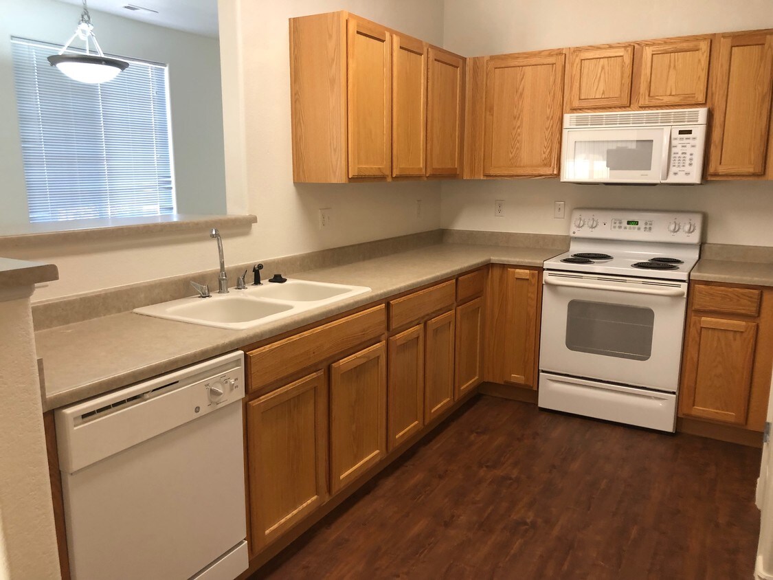 Kitchen - 5255 Memphis St