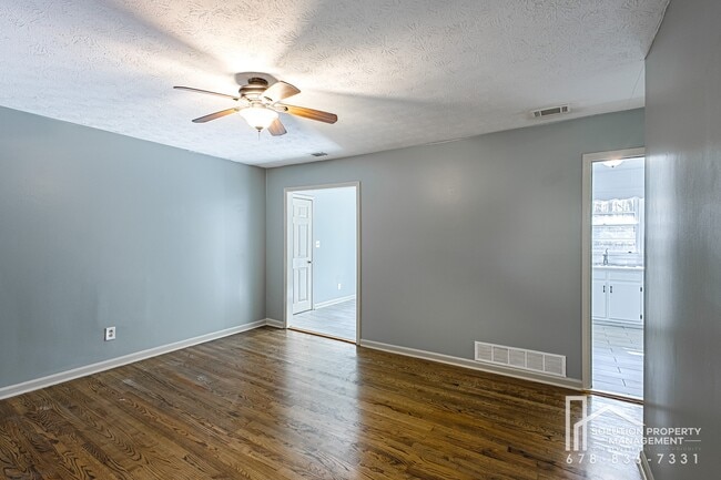 Foto del edificio - 4979 Paris Ave