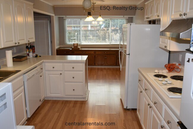 Foto del edificio - 4512 Somers Ave