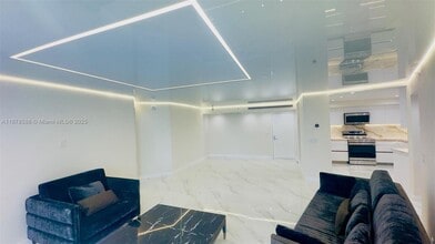 Building Photo - 3500 Mystic Pointe Dr