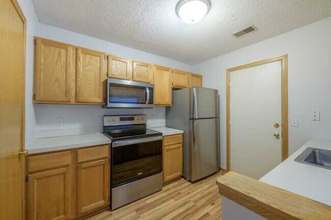 Foto del edificio - 2BD / 2BA Coon Rapids townhome. Completely renovated!!! Dont miss out!