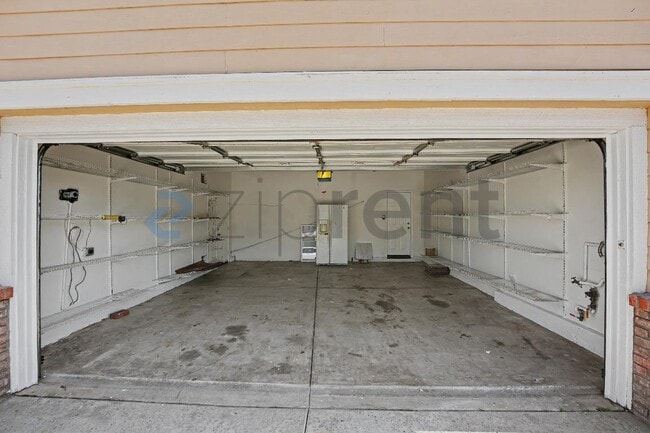 Building Photo - Unit
