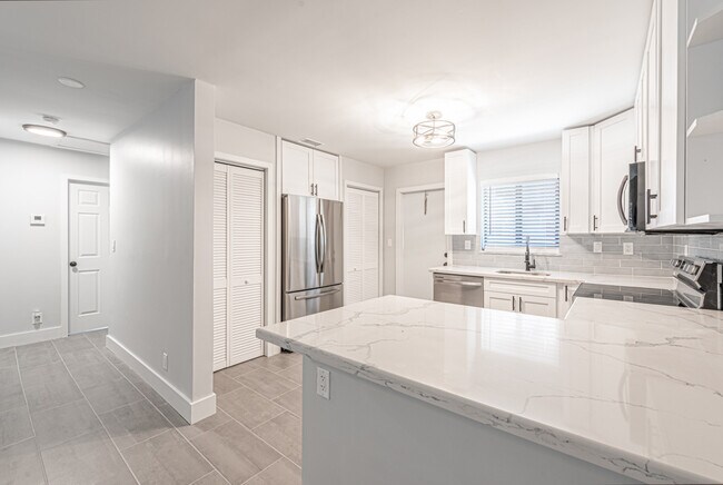 Foto del edificio - 2015 Wilkins Ave