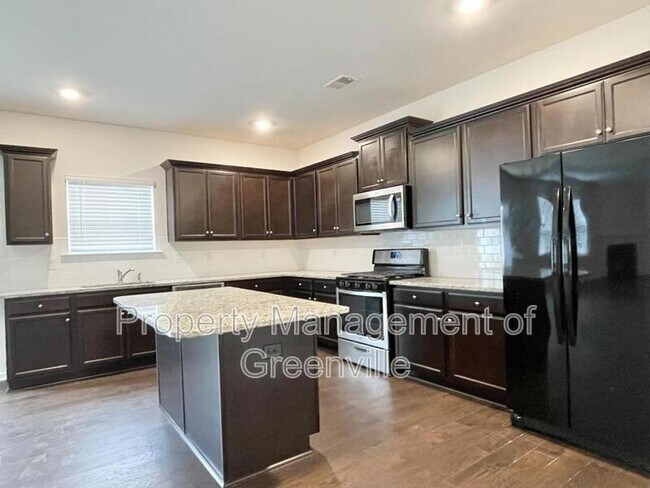 Foto del edificio - 301 Millridge Rd