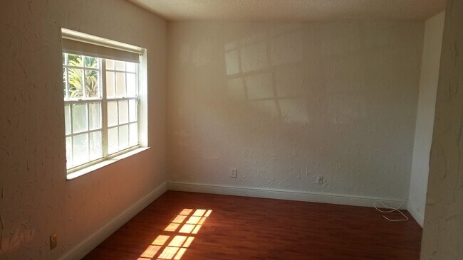 LIVING ROOM - 5911 SW 14th St