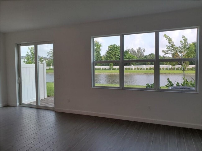 Foto del edificio - 4922 Navali Dr