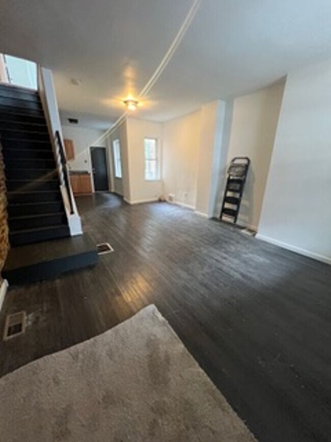 Building Photo - 3 Bedroom Home for Rent