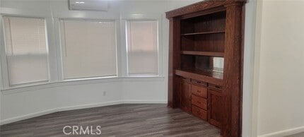 Building Photo - 836 W 40th Pl