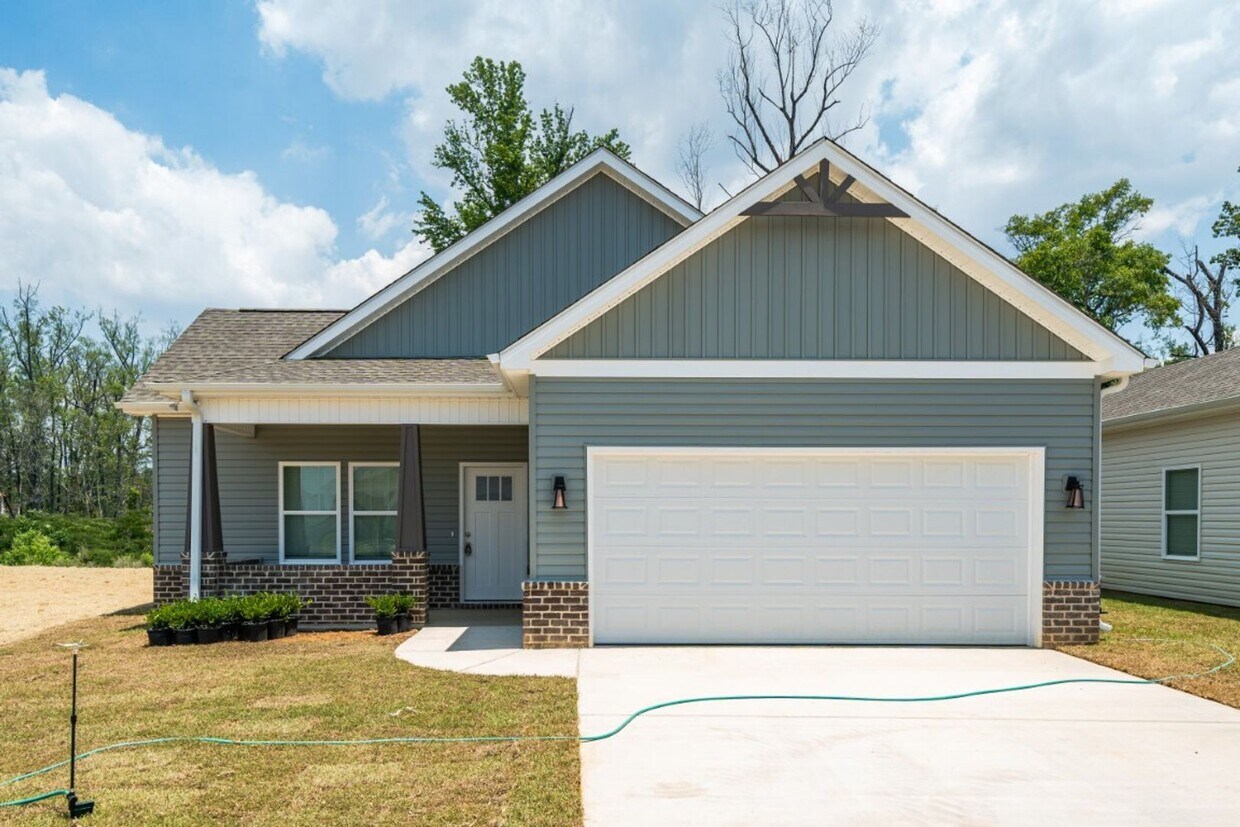 Foto principal - Welcome Home! Stylish 3BR/2BA with All the...