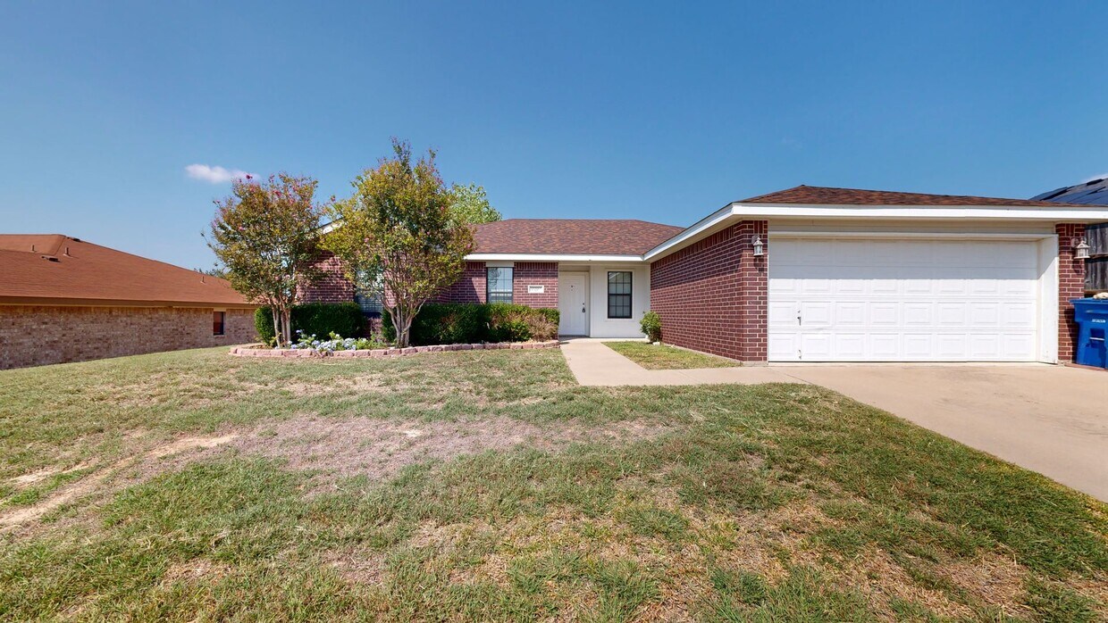 Primary Photo - Completely repainted 4 bedroom ALL TILE ho...