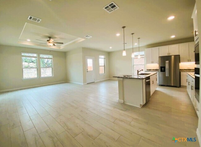 Foto del edificio - 512 Hoot Owl Ln S