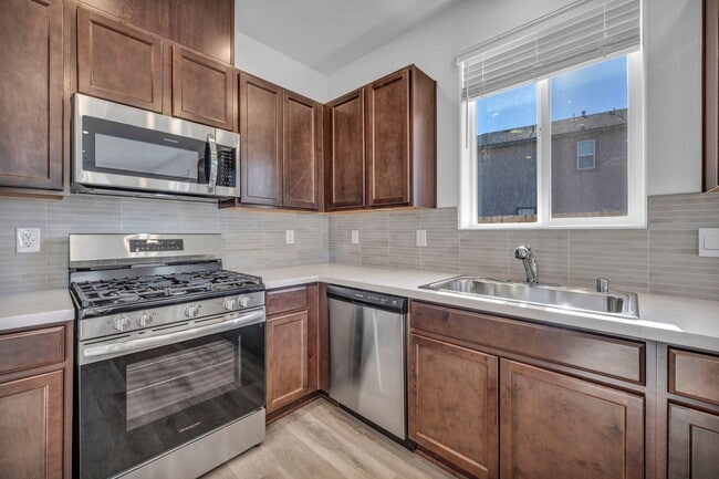 Building Photo - Brand New Single Level Home