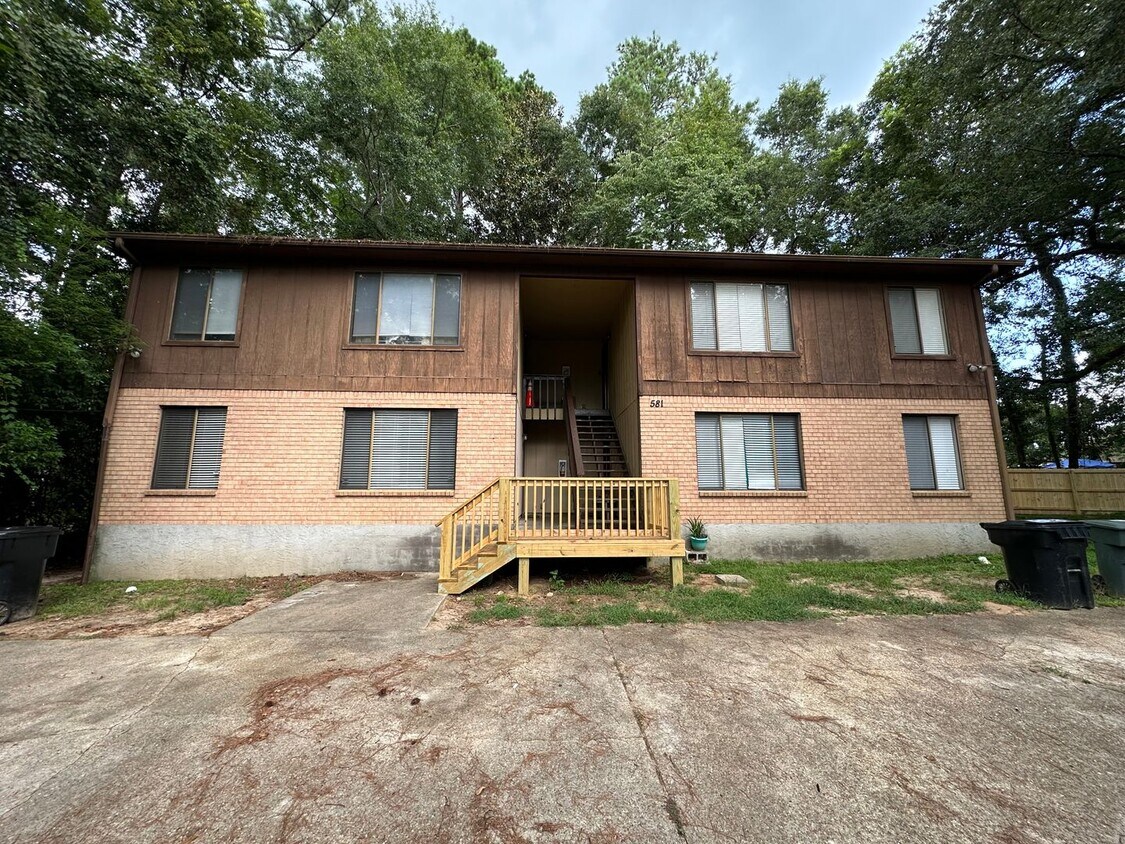 Downstairs unit off E Park and Victory Garden! - Downstairs unit off E Park and Victory Gar...