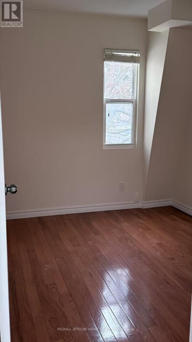 Building Photo - 413 Spadina Ave.