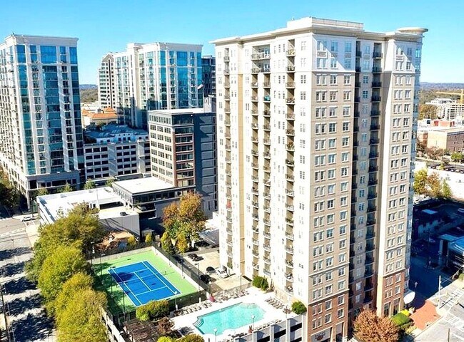 Foto del edificio - 325 East Paces Ferry Rd NE