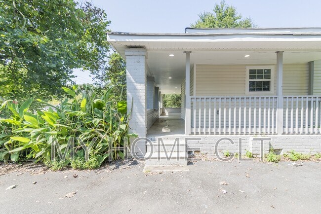 Building Photo - 1818 Stowe Ave