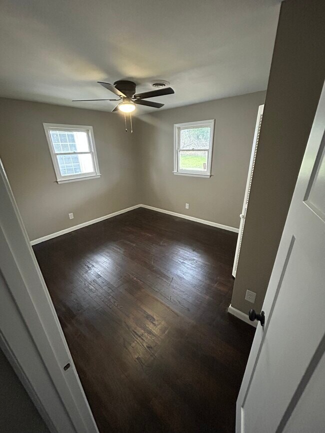 Dormitorio 1 - 943 Parks Ave