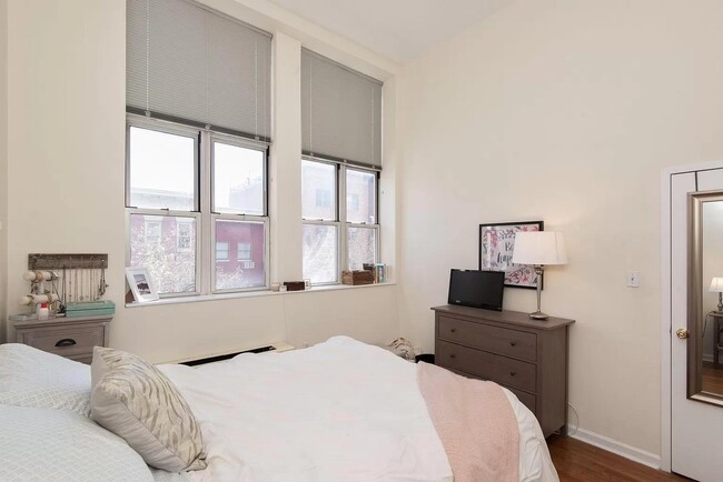 Building Photo - 450 7th St