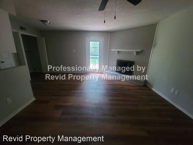 Building Photo - 3 br, 2 bath House - 5669 Maple Tree Dr.