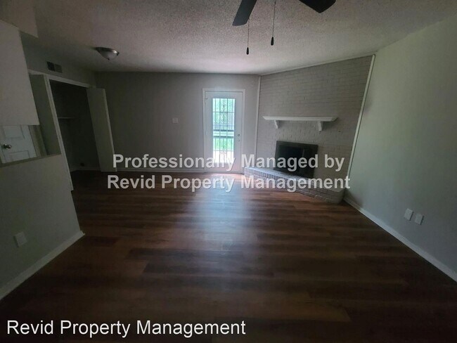 Foto del edificio - 3 br, 2 bath House - 5669 Maple Tree Dr.