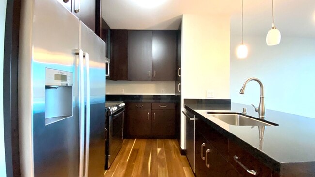 Building Photo - Available NOW - 1 BED/1 BATH w/1 PRKG in h...