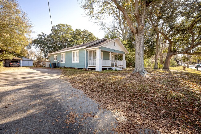 Building Photo - Cute 2 bedroom 1 bath Cottage in Pascagoula