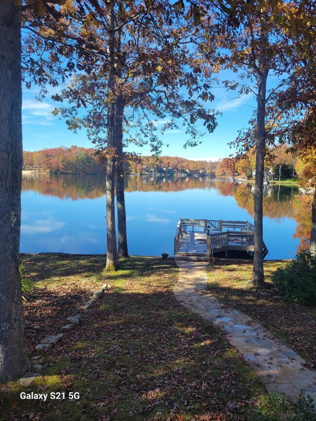 Foto del edificio - 148 Lakewood Dr