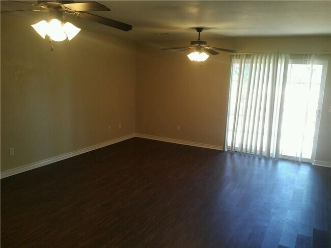 Foto del edificio - 233-233 Graystone Cir