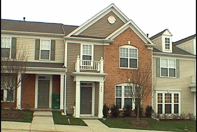 Building Photo - 404 Walnut Woods Dr