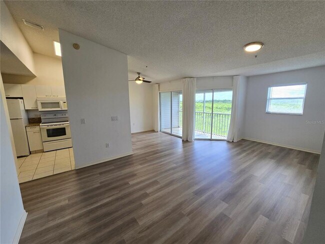 Building Photo - 3607 E Bay Dr