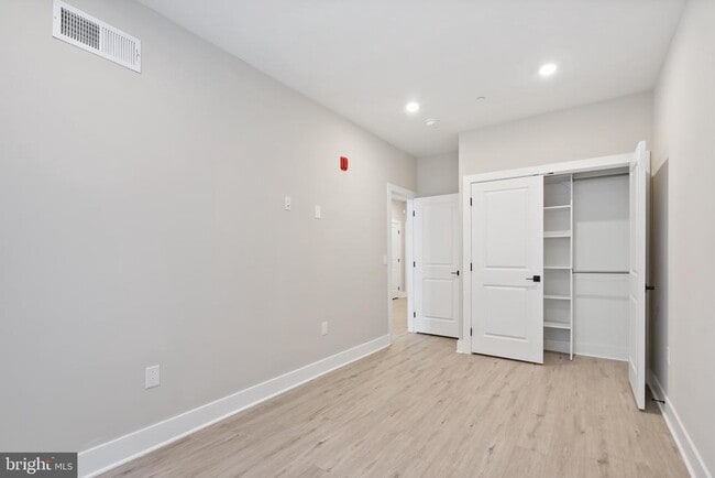 Building Photo - 408 N Front St