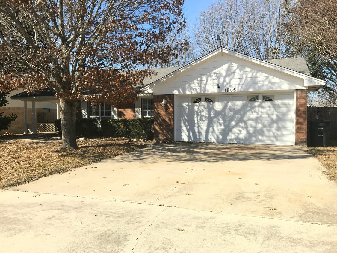 Primary Photo - Amazing private front porch!