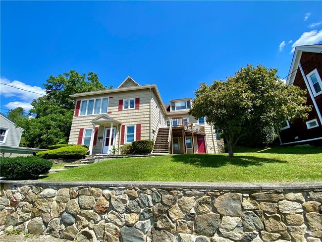 Building Photo - 54 Hillside Ave