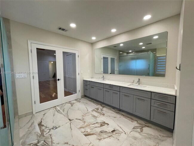 Foto del edificio - 16820 NW 79th Pl