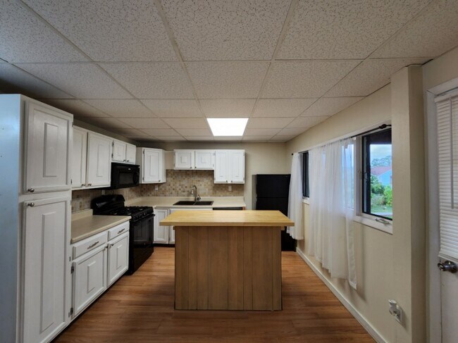 kitchen_View2 - 179 N Hudson St