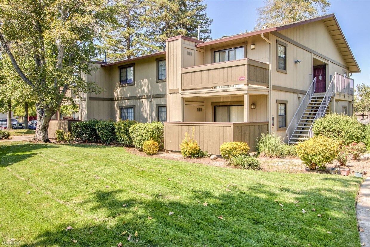 Primary Photo - 4930 College Oak Dr