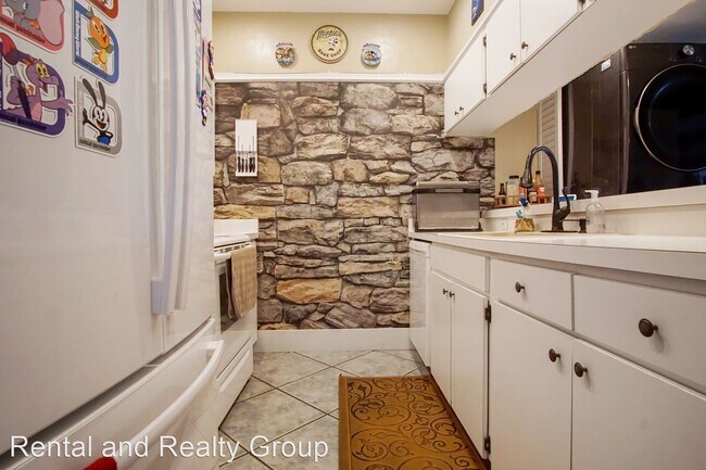 Foto del edificio - 2 br, 2 bath House - 608 Olde Camelot Cir ...