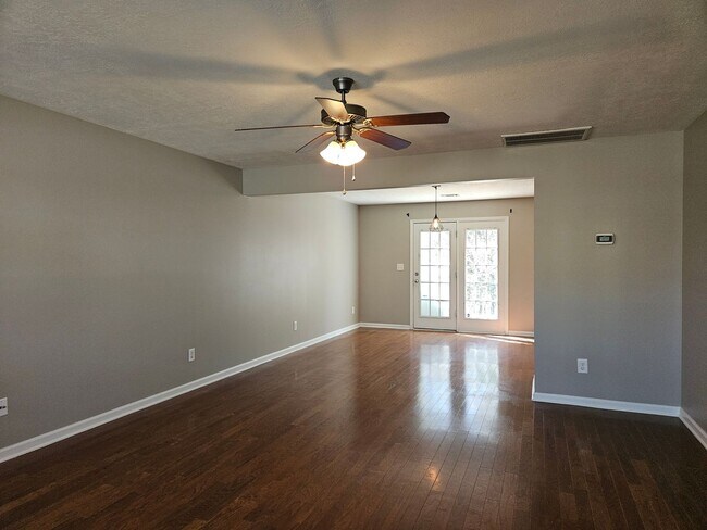 Building Photo - 704 Keyes Drive