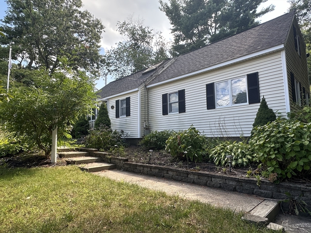 Foto principal - 146 Mill St