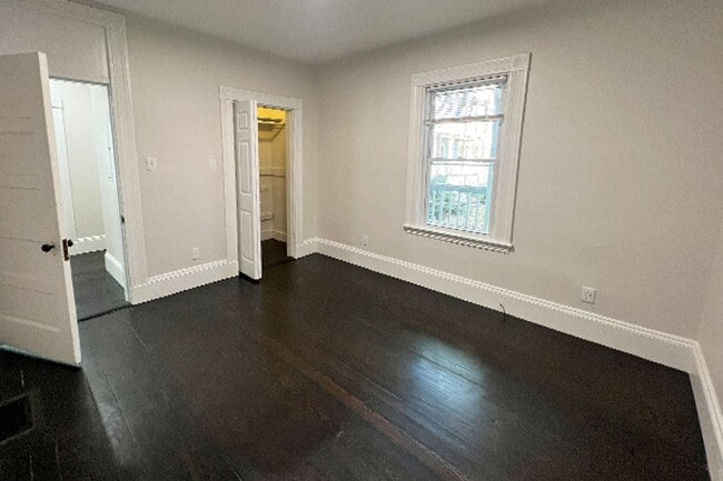 Building Photo - Spacious, Renovated 3 Bed! Between Union a...