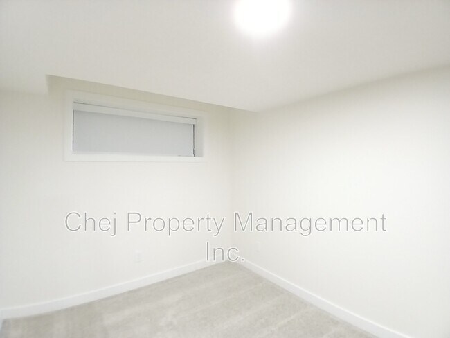 Photo du bâtiment - 6333 King Wynd SW