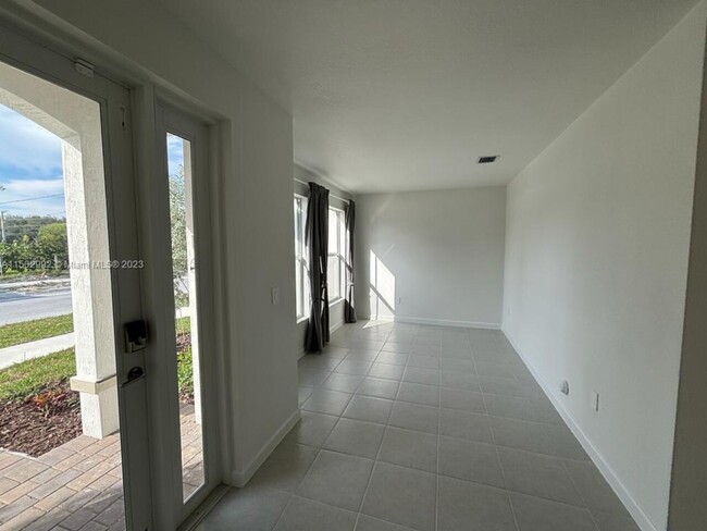 Building Photo - 26421 SW 149 Ave # 26421