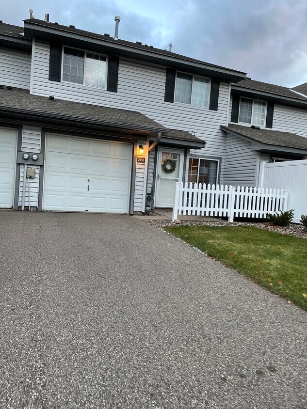 Foto principal - 2552 Bedford Ct
