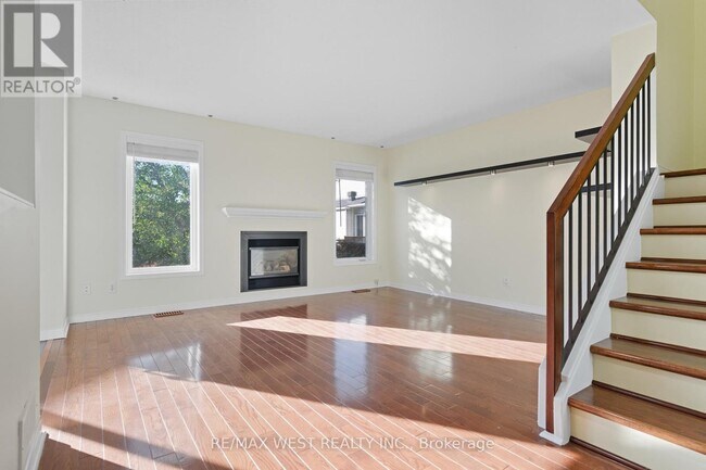 Building Photo - 119 Deerfox Dr