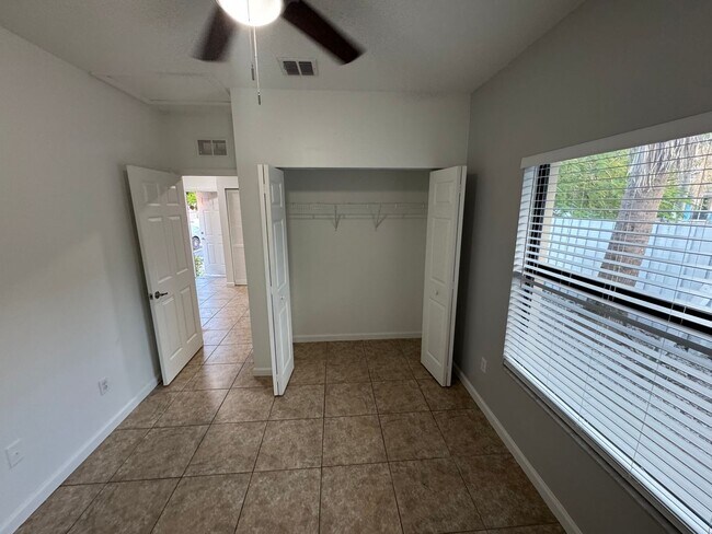 Foto del interior - 1025-1035 NE 10th Ave