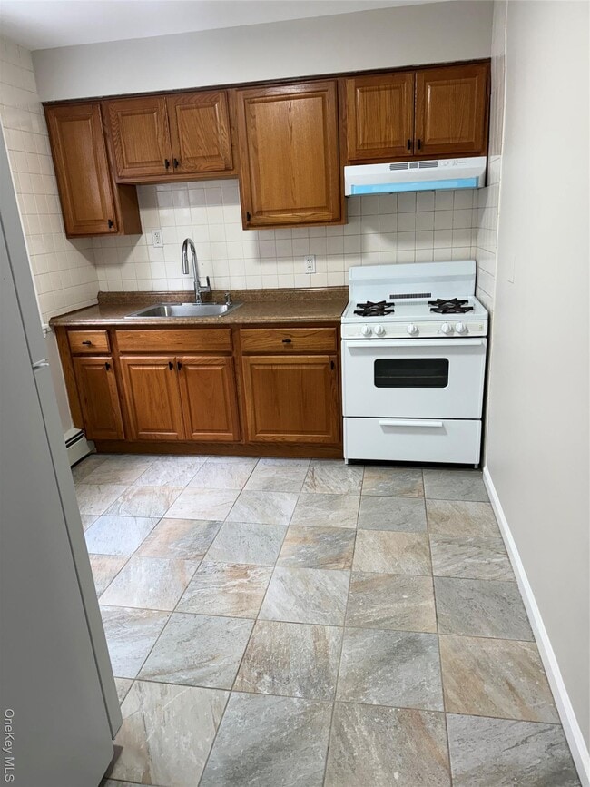 Building Photo - 208 Orchard St