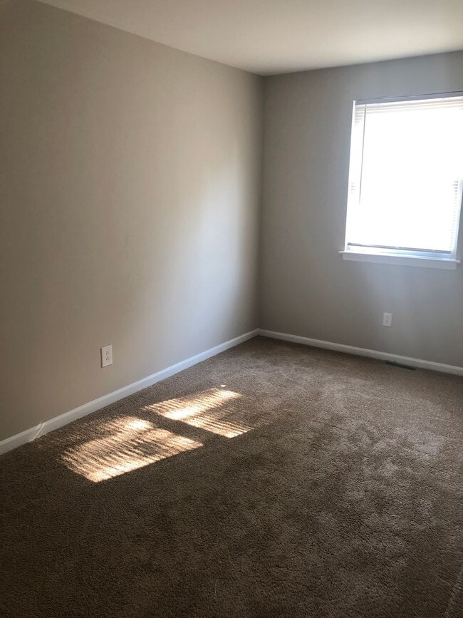 Building Photo - Fully Renovated Townhome in Cherry Hill Manor