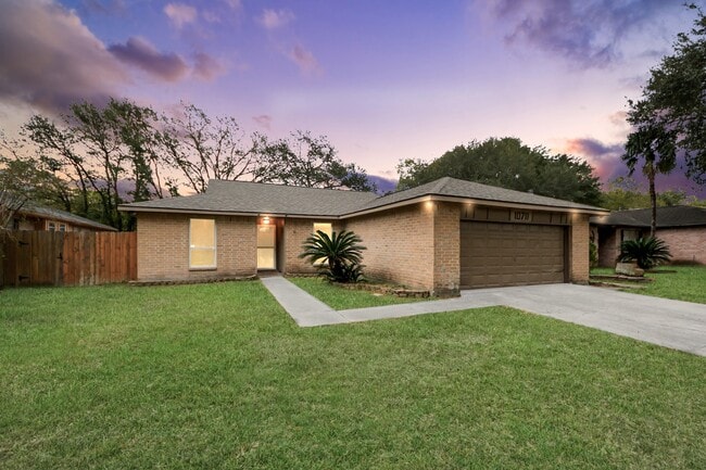 Building Photo - 10711 Forest Leaf Dr