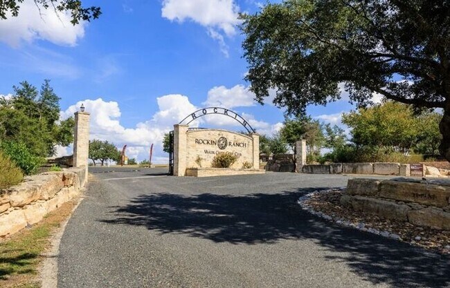 Foto del edificio - New built beautiful one-story home