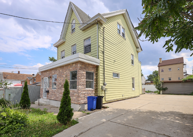 Building Photo - 130 Prospect St
